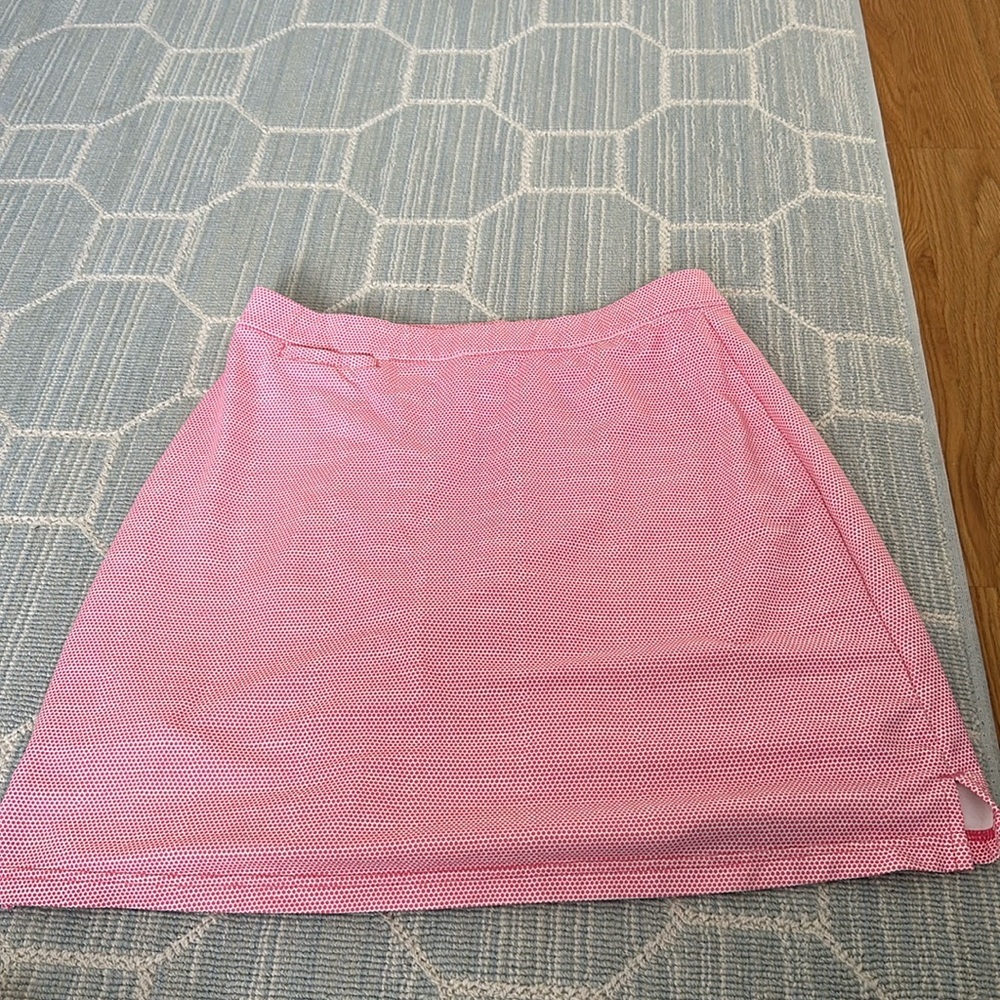 Peter Millar skirt. Built in liner. Never worn. 17.5 inches long